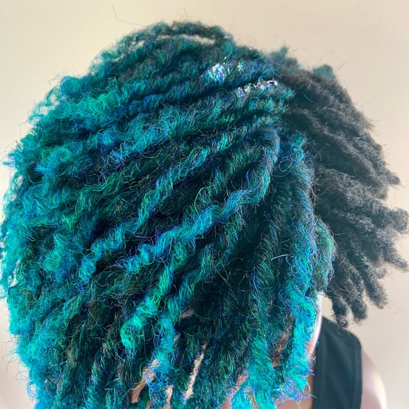 Short Effortless Style Ombre Teal Premium Fiber Dreadlock Wig - Picture 2 of 5